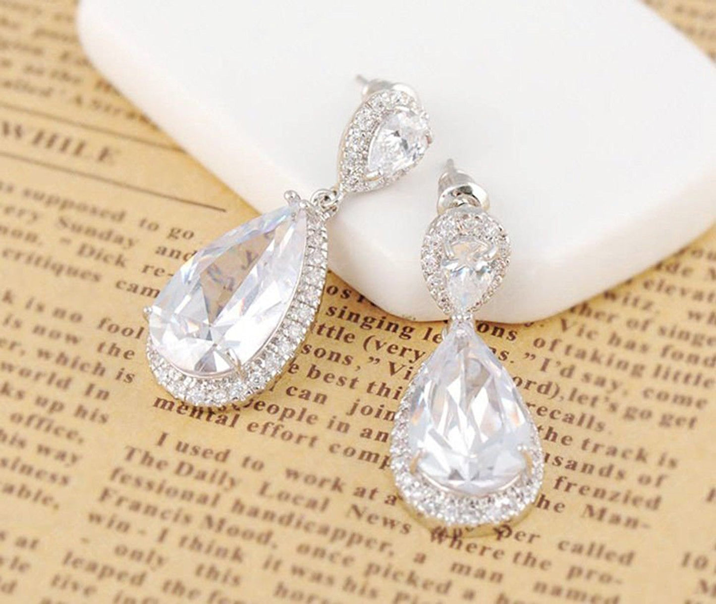 VPKJewelry Weddings Drop Earrings Austrian Crystal Chandelier Dangle White or Yellow Gold plated 39x14 mm (White)